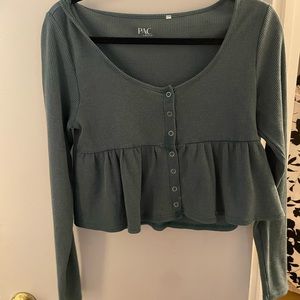 Long sleeve dark green flowy cropped shirt